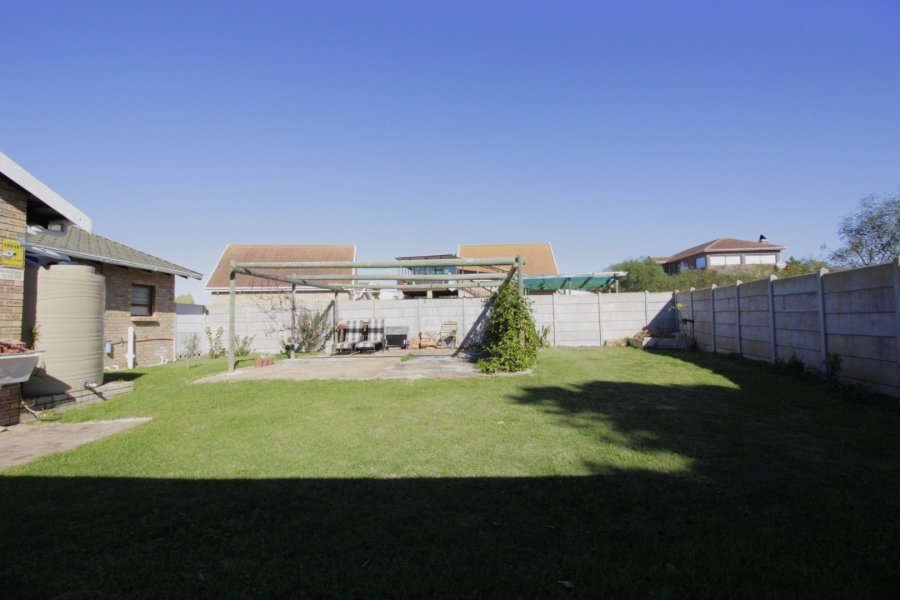 3 Bedroom Property for Sale in Wavecrest Eastern Cape